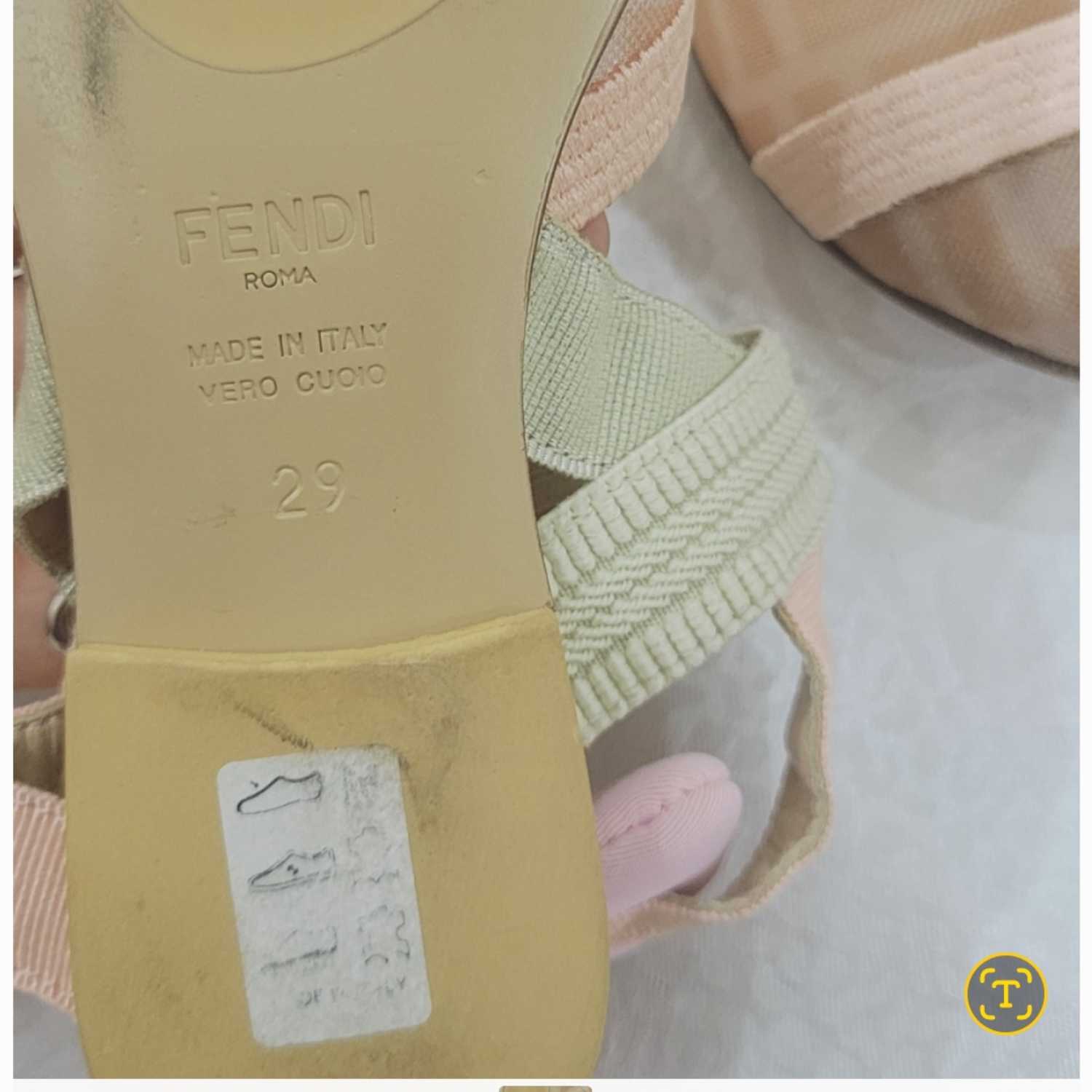 فندي حذاء أطفال